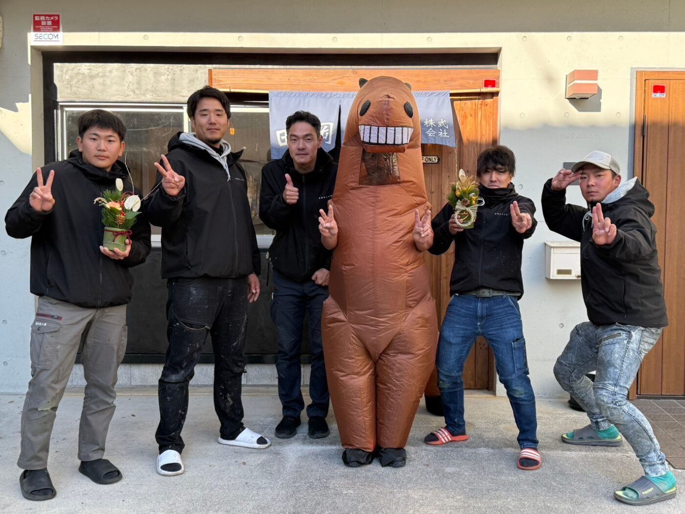 田岡商店株式会社 スタッフ集合写真
